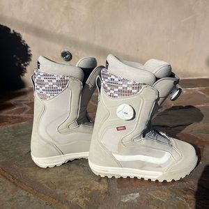 Women's Size 10, Vans Encore Pro Snowboard boot. (Double Boa)